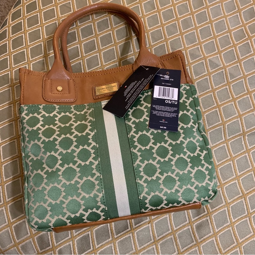 Green Tommy Hilfiger handbag 👜 - New with tags